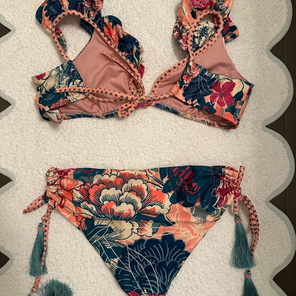 Floral Ruffle Bikini Set - Picture 4 of 5